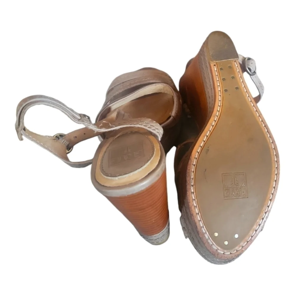 Frye corrina stitch